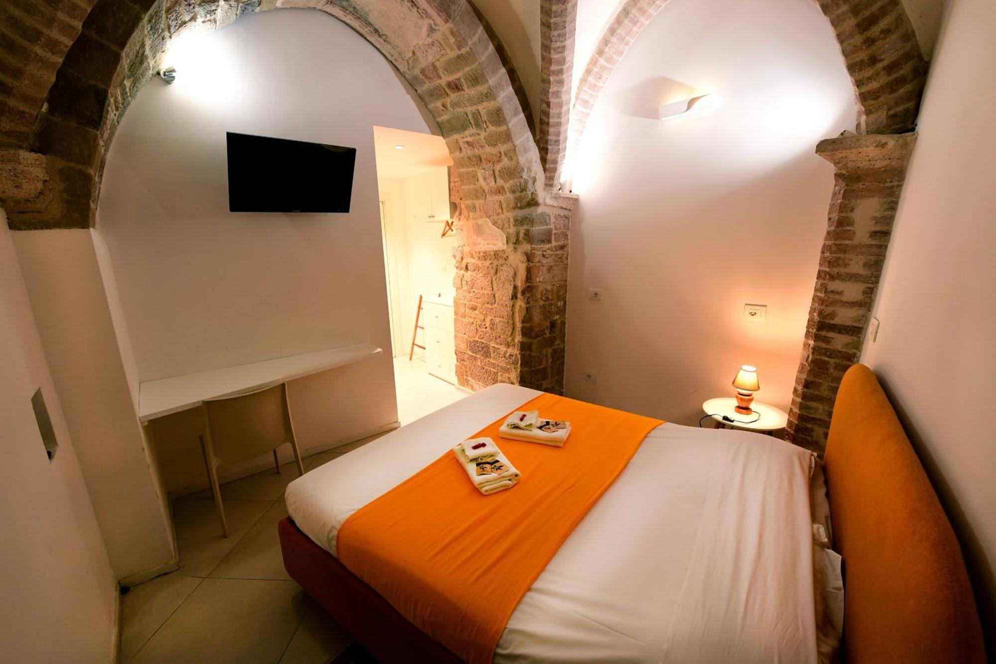 Little Italy Hostel Ex Chiesa S Donato Perugia Exterior photo